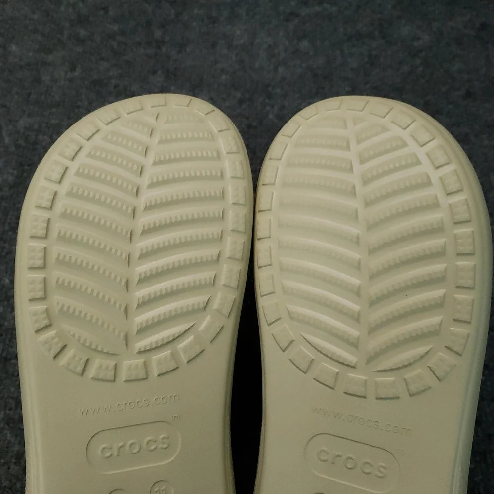 Crocs Shoes Mens Size 11 Beige Classic Crush Clog Sandal Casual Comfort 207670